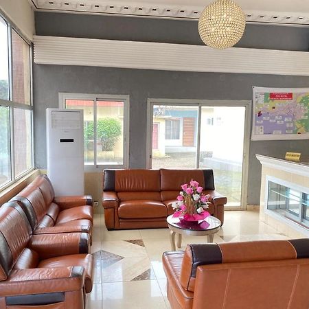 Fini Hotel Bobende ลิมเบ ภายนอก รูปภาพ