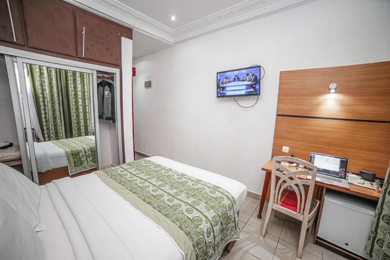 Fini Hotel Bobende ลิมเบ ภายนอก รูปภาพ