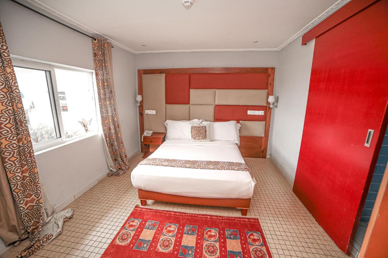 Fini Hotel Bobende ลิมเบ ภายนอก รูปภาพ