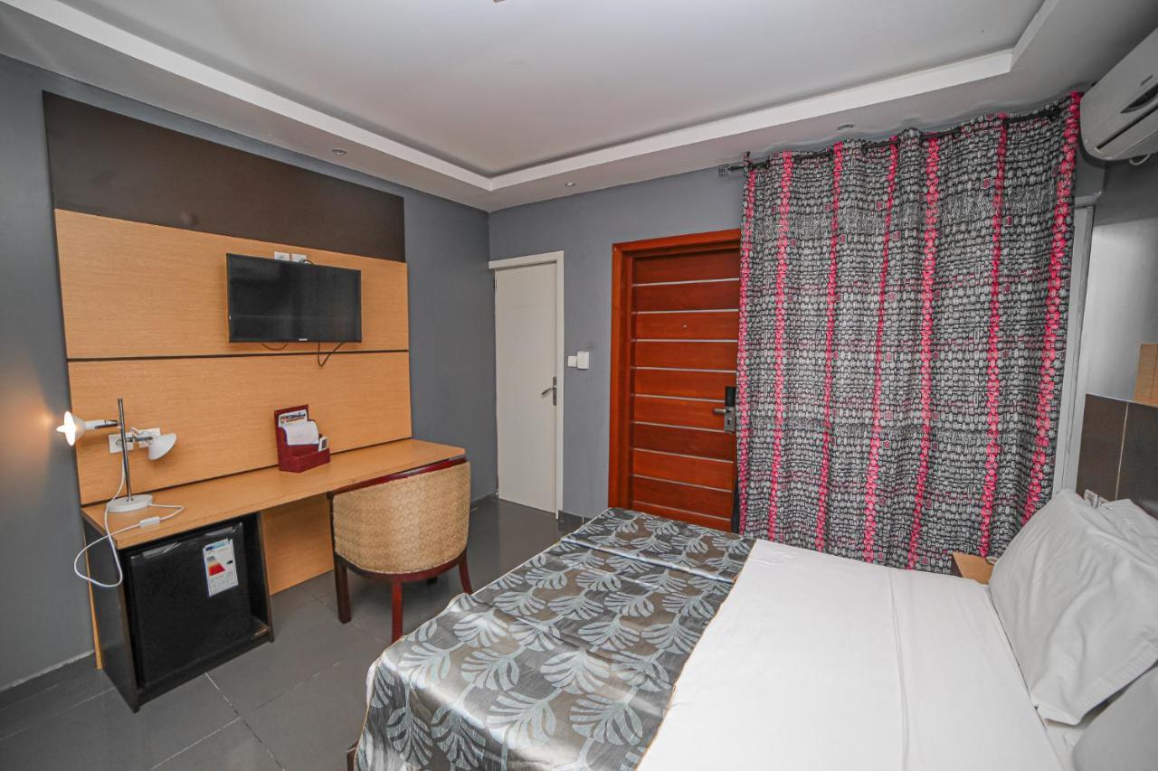 Fini Hotel Bobende ลิมเบ ภายนอก รูปภาพ