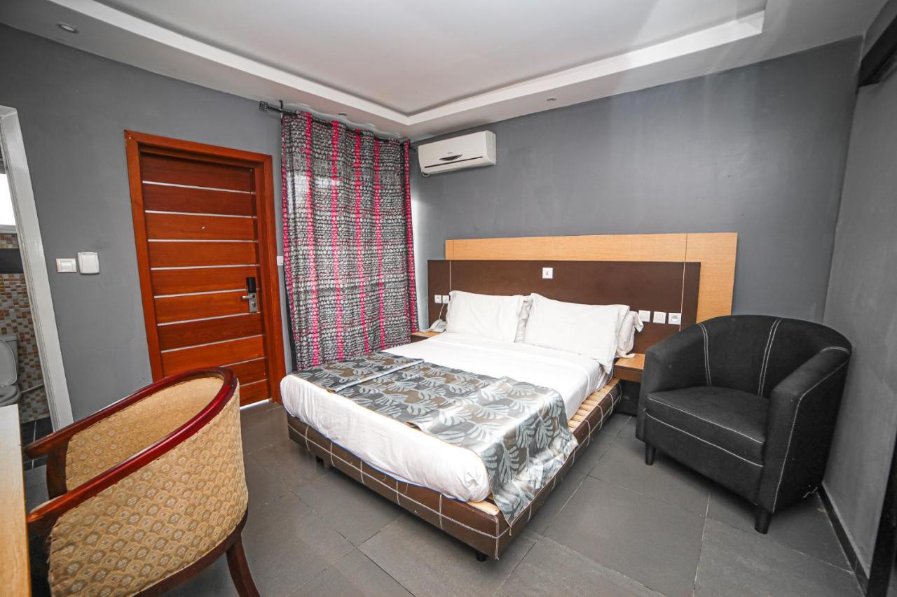 Fini Hotel Bobende ลิมเบ ภายนอก รูปภาพ
