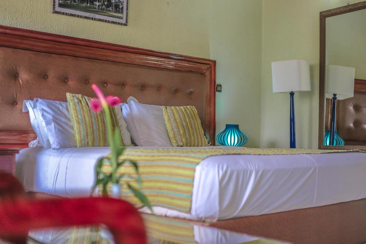 Fini Hotel Bobende ลิมเบ ภายนอก รูปภาพ
