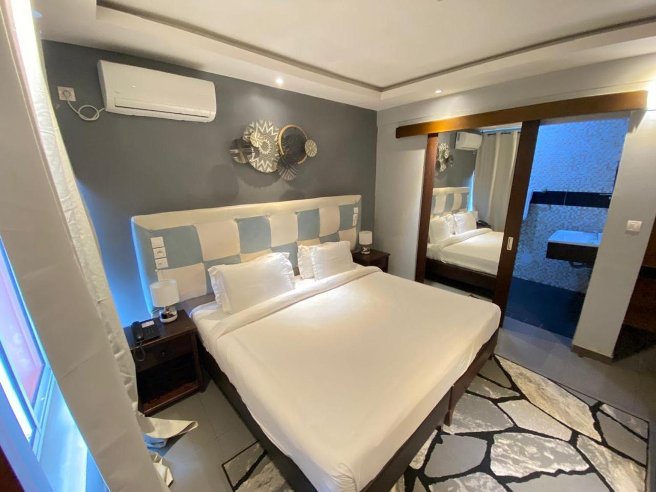 Fini Hotel Bobende ลิมเบ ภายนอก รูปภาพ