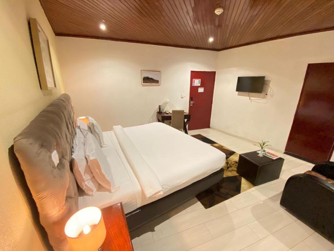 Fini Hotel Bobende ลิมเบ ภายนอก รูปภาพ
