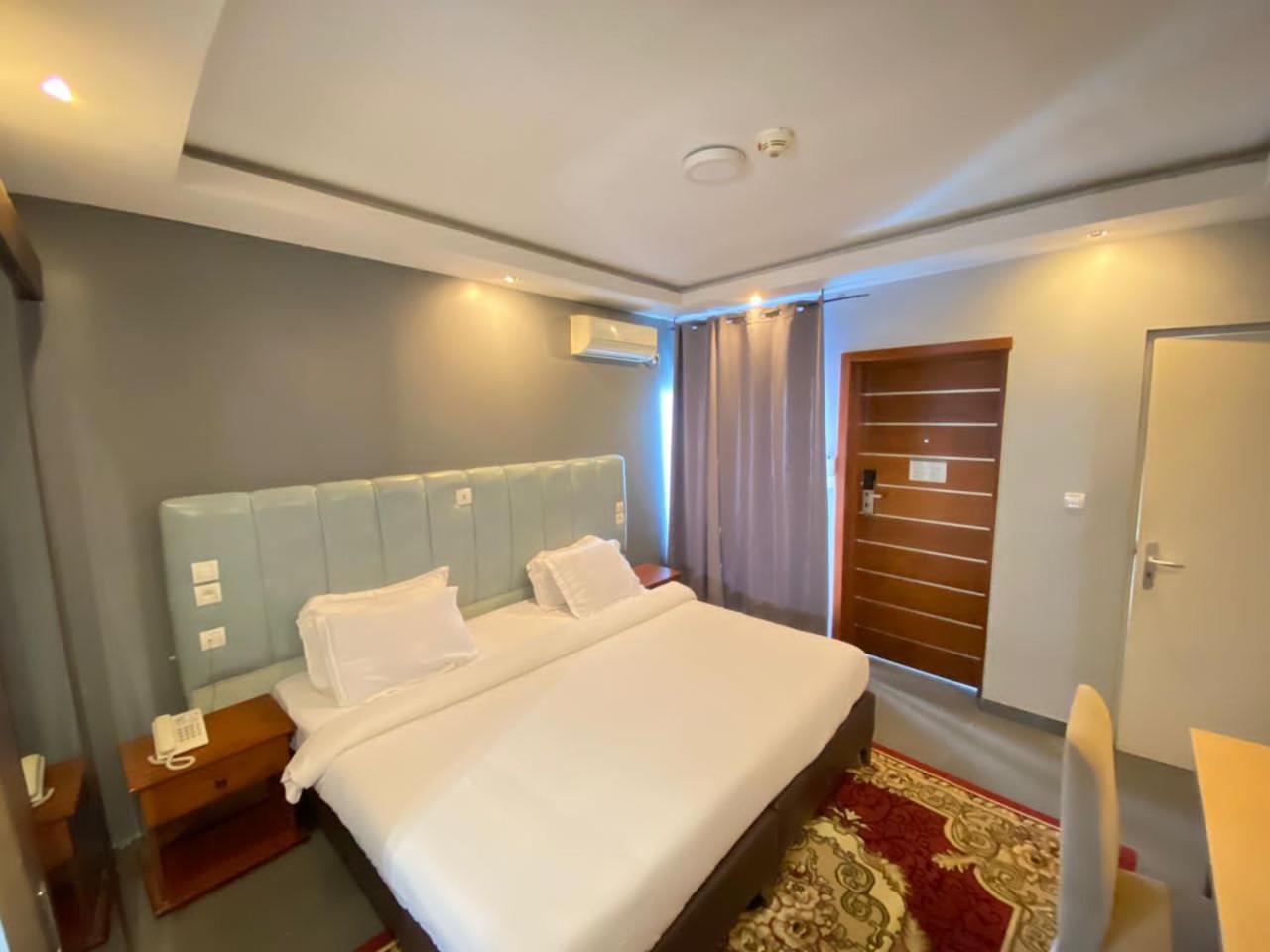 Fini Hotel Bobende ลิมเบ ภายนอก รูปภาพ