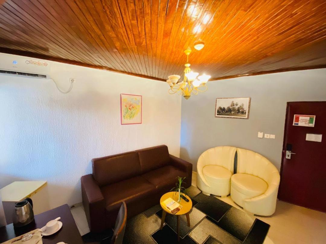 Fini Hotel Bobende ลิมเบ ภายนอก รูปภาพ