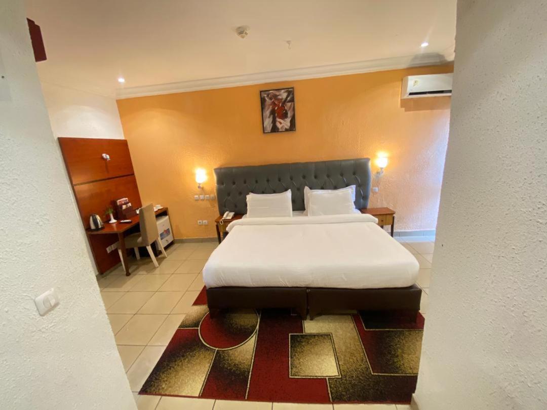 Fini Hotel Bobende ลิมเบ ภายนอก รูปภาพ