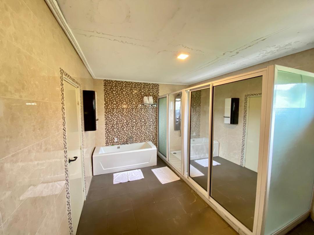 Fini Hotel Bobende ลิมเบ ภายนอก รูปภาพ