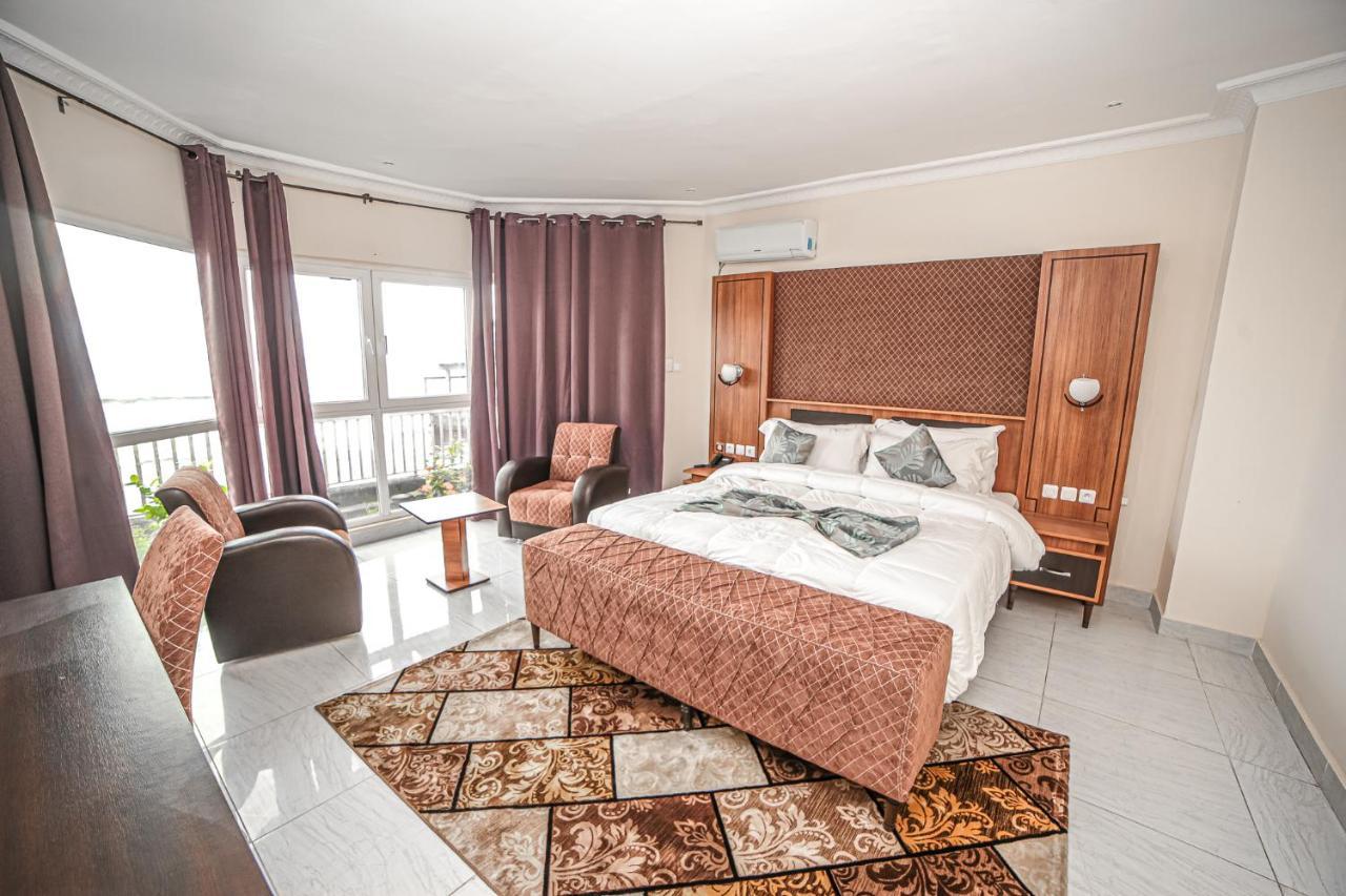 Fini Hotel Bobende ลิมเบ ภายนอก รูปภาพ
